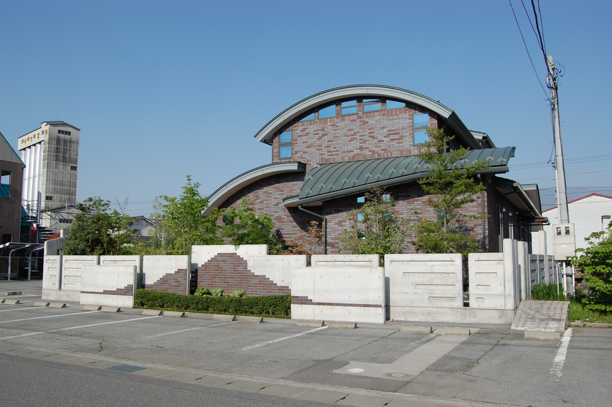 ラオス アーチ型建築 スチールアーチの強み｜倉庫建設に適した高耐久・短工期の日本製構造