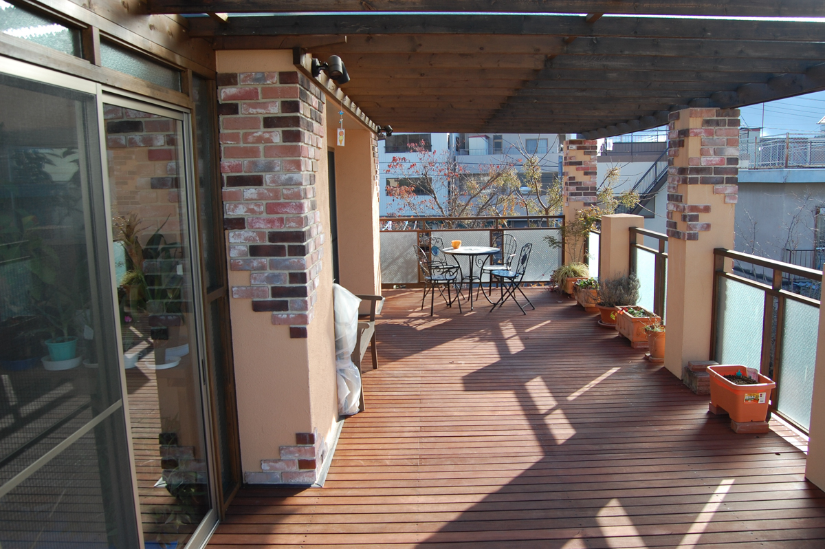 S邸（2階に広いテラスがある家）