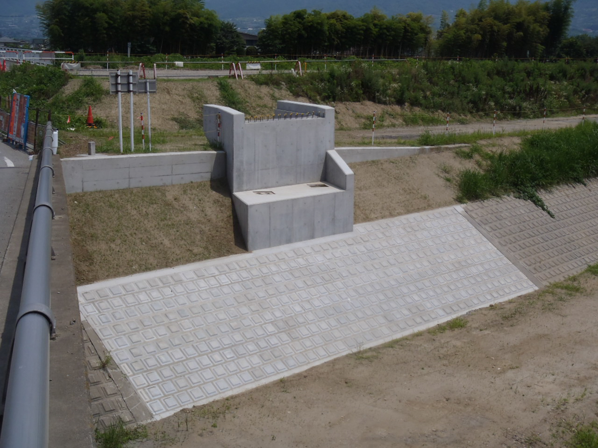 橋梁下部工事（市道新油川橋線歩道橋）