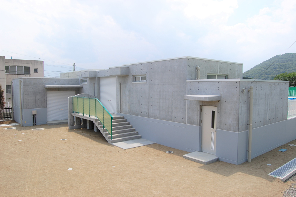 甲府市立北新小学校プール