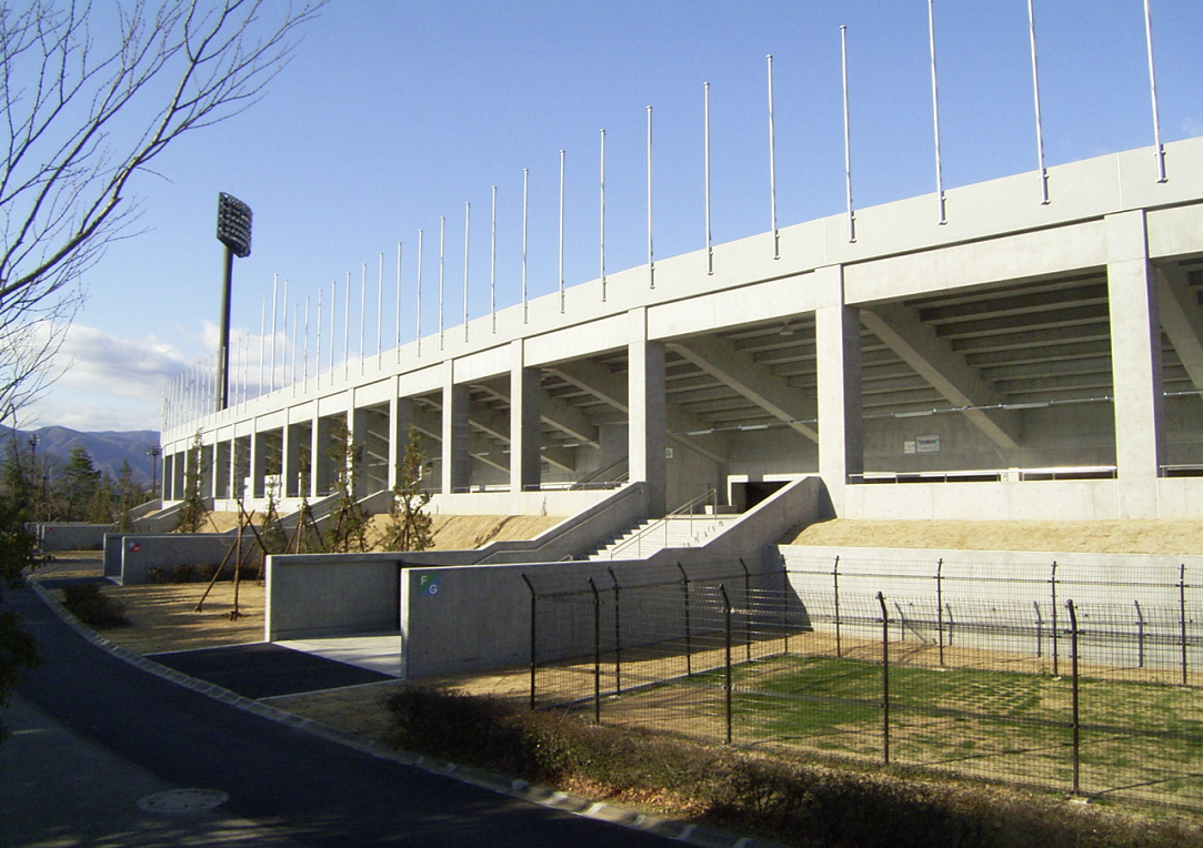 小瀬スポーツ公園陸上競技場 バックスタンド増設工事