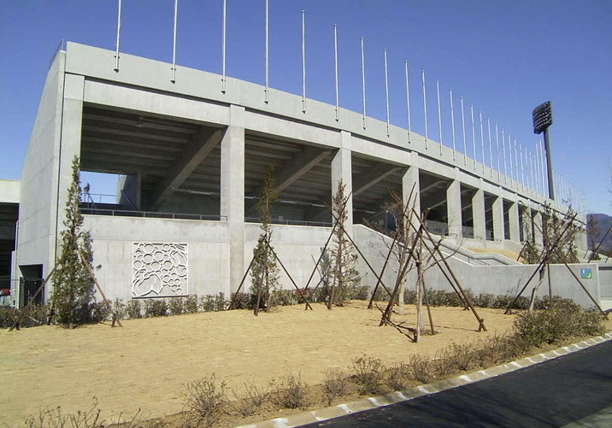 小瀬スポーツ公園陸上競技場 バックスタンド増設工事