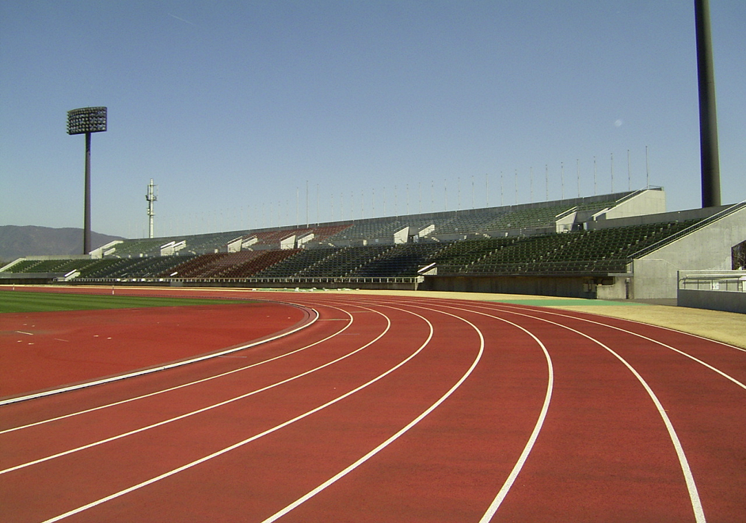 小瀬スポーツ公園陸上競技場 バックスタンド増設工事