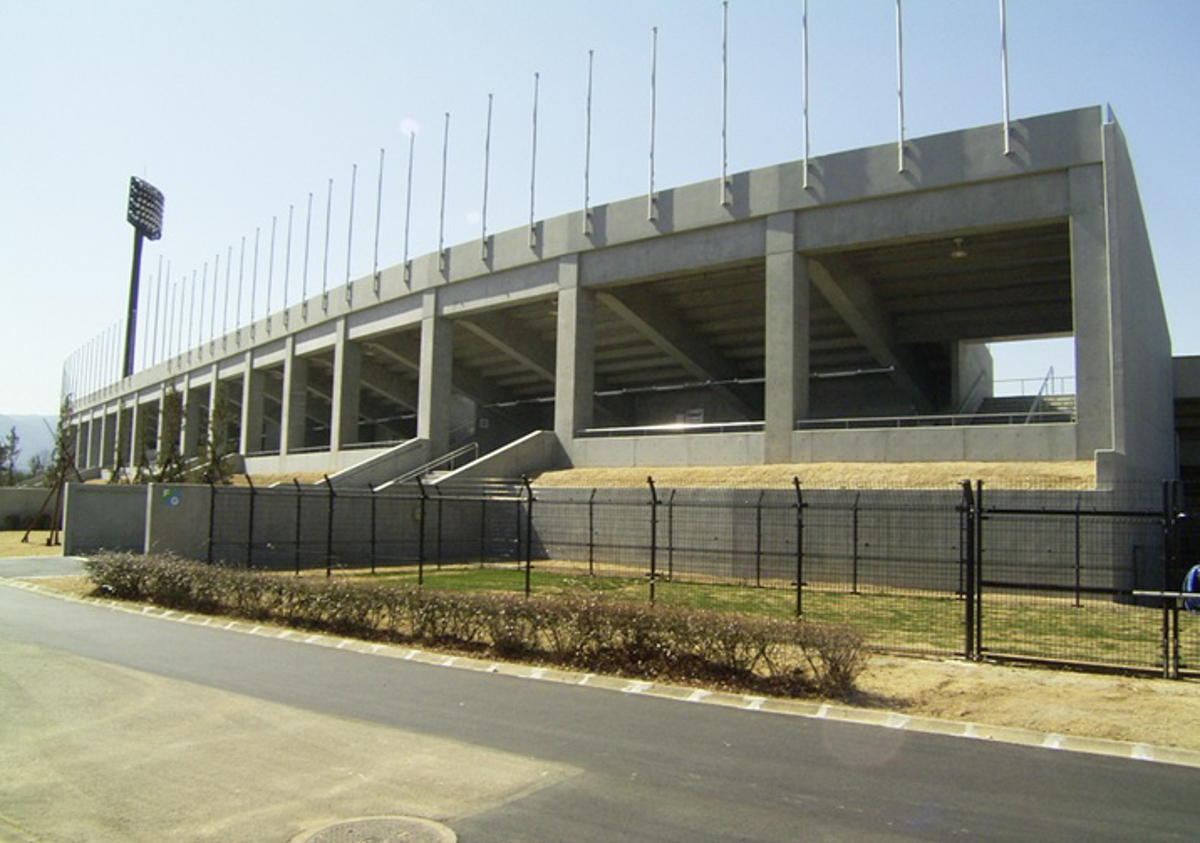 小瀬スポーツ公園陸上競技場 バックスタンド増設工事