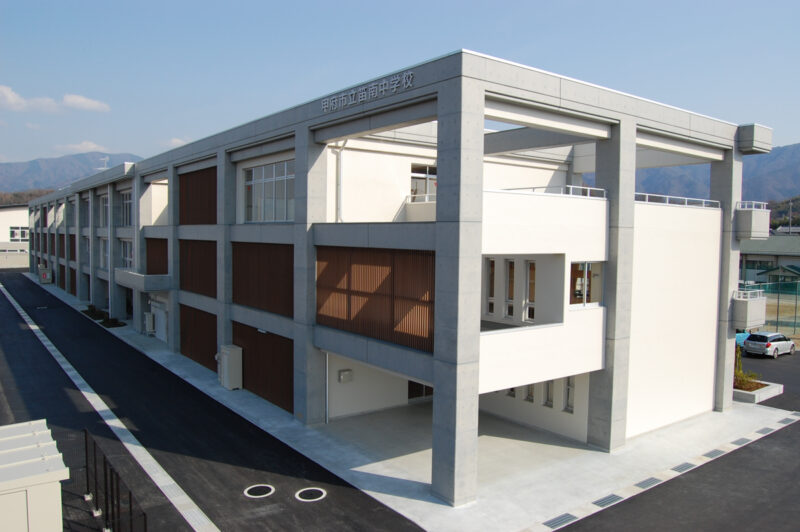 甲府市立笛南中学校校舎・ 屋内運動場