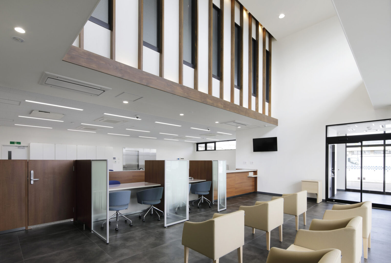 山梨県民信用組合 御勅使支店・白根支店