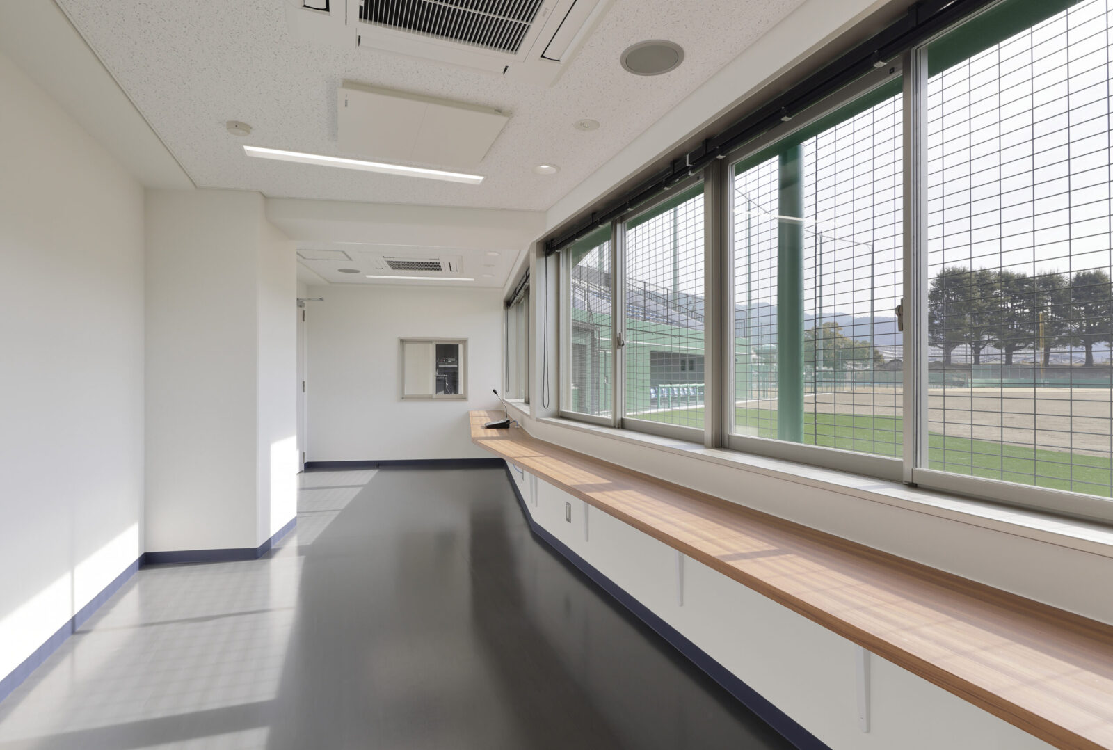 緑が丘スポーツ公園野球場本部棟